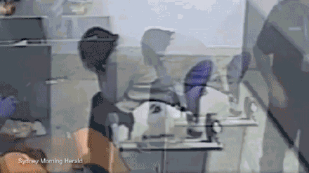 �����й�Ů���ں����Ŷӵȴ�����  ��������ʲô��