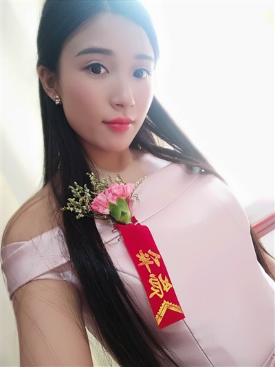 24��Ů����ð���Ƚ�֫  ��ð����С��