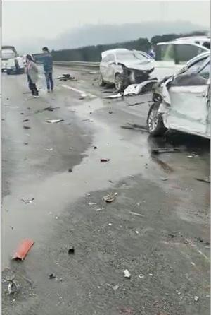 ��������9����ײ  ��������α����¹ʣ�