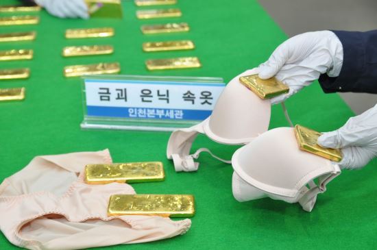 空姐内衣藏金块入韩被捕 海关称是惯犯!